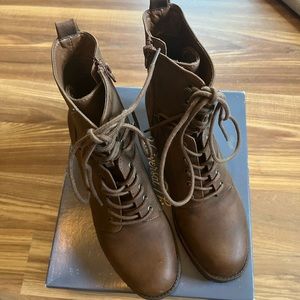 Women’s Brown Lace Up Boots Size 9 - Universal Thread NIB